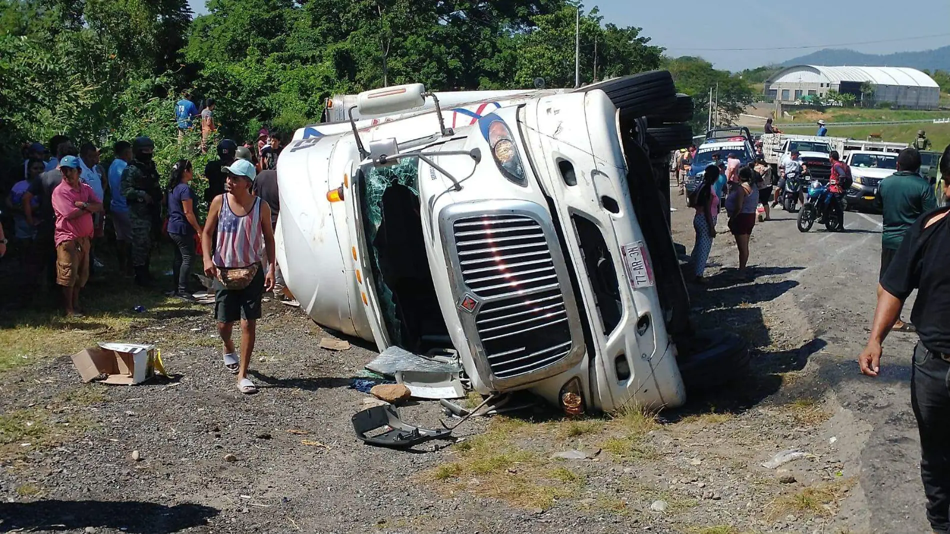 tráiler volcado en la Curva del Diablo